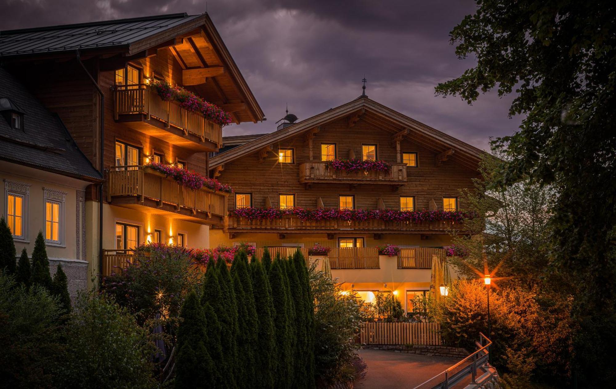 Landhotel Kirchenwirt ウンケン エクステリア 写真