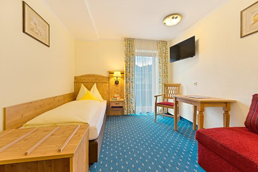 Landhotel Kirchenwirt ウンケン 部屋 写真