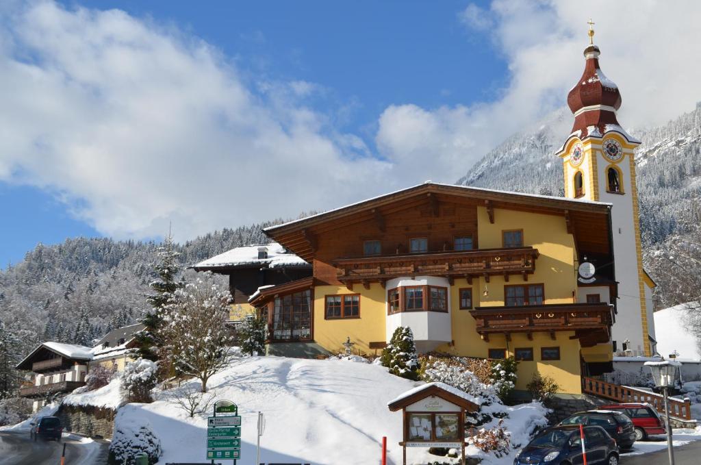Landhotel Kirchenwirt ウンケン エクステリア 写真